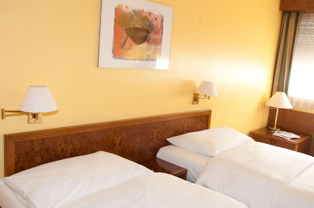 Hostellerie De La Vendee Lancy Bilik gambar