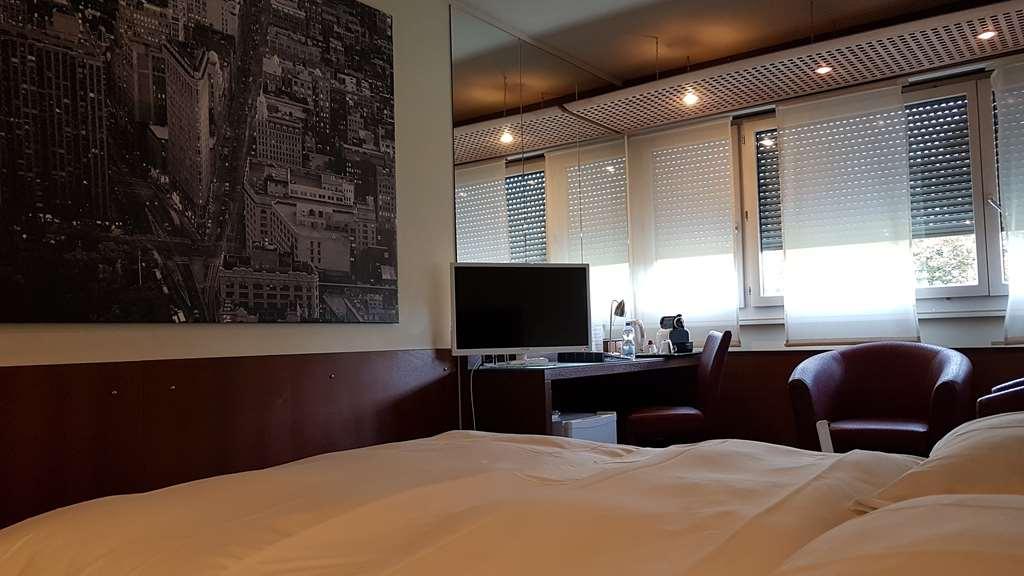 Hostellerie De La Vendee Lancy Bilik gambar